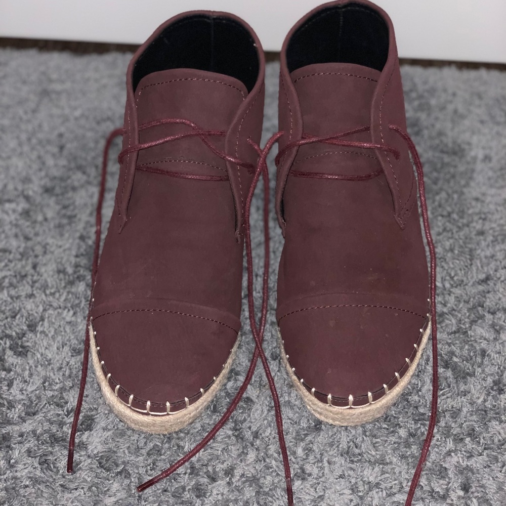 Maroon wedge sneakers